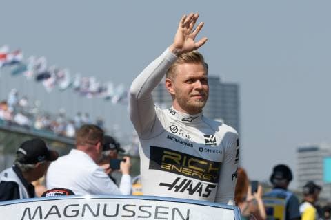 March 17, 2019: Kevin Magnussen (DEN) 20 from the Rich Energy Haas F1 Team waves to the crowd during the drivers parade prior to the start of the 2019 Australian Formula One Grand Prix at Albert Park, Melbourne, Australia. Cal Media Formula One 2019: Australia - Race Day - ZUMAc04_ 20190317_zaf_c04_037 Copyright: xSydneyxLowx