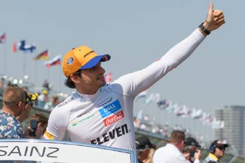 March 17, 2019: Carlos Sainz Jnr (ESP) 55 from the McLaren F1 team waves to the crowd during the drivers parade prior to the start of the 2019 Australian Formula One Grand Prix at Albert Park, Melbourne, Australia. Cal Media Formula One 2019: Australia - Race Day - ZUMAc04_ 20190317_zaf_c04_034 Copyright: xSydneyxLowx
