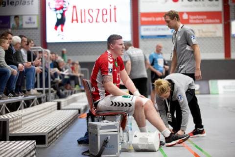 Lübbecke, Deutschland 16.03.2019: 2. Handball Bundesliga - 2018 2019 - TuS-N-Lübbecke vs. Handball Sportverein Hamburg (M) Dominik Vogt (Hamburg) verletzt Lübbecke Nordrhein-Westfalen Deutschland Merkur Arena