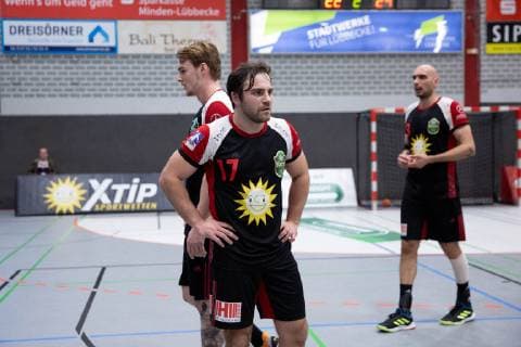 Lübbecke, Deutschland 16.03.2019: 2. Handball Bundesliga - 2018 2019 - TuS-N-Lübbecke vs. Handball Sportverein Hamburg (L-R) Valentin Spohn (Lübbecke), Luka Rakovic (Lübbecke), Marko Bagaric (Lübbecke) Lübbecke Nordrhein-Westfalen Deutschland Merkur Arena