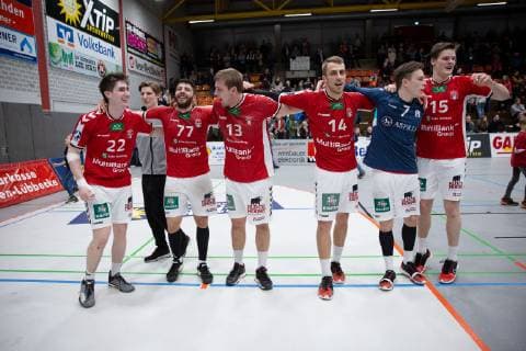 Lübbecke, Deutschland 16.03.2019: 2. Handball Bundesliga - 2018 2019 - TuS-N-Lübbecke vs. Handball Sportverein Hamburg (L-R) Philipp Bauer (Hamburg), Kevin Herbst (Hamburg), Niklas Weller (Hamburg), Lukas Ossenkopp (Hamburg), Leif Tissier (Hamburg), Dominik Axmann (Hamburg) Lübbecke Nordrhein-Westfalen Deutschland Merkur Arena