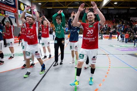 Lübbecke, Deutschland 16.03.2019: 2. Handball Bundesliga - 2018 2019 - TuS-N-Lübbecke vs. Handball Sportverein Hamburg Die Mannschaft von Hamburg nach dem Spiel, (R) Marius Fuchs (Hamburg) Lübbecke Nordrhein-Westfalen Deutschland Merkur Arena