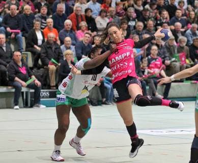8 Monika Kobylinska (TusSis Metzingen) 10 Prudence Georgette Kinlend (FRISCH AUF Goeppingen) Handball 1. HBF TusSies Metzingen vs. FRISCH AUF Goeppingen 2019-03-16 Handball 1. HBF Frauen TusSies Metzingen vs. FRISCH AUF Goeppingen Metzingen Copyright: xBaur xEibner-Pressefotox EP_soba