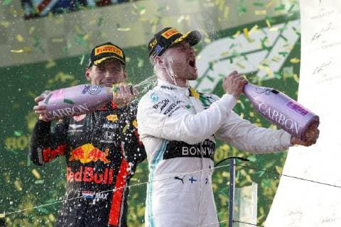 Motorsports: FIA Formula One World Championship WM Weltmeisterschaft 2019, Grand Prix of Australia, 33 Max Verstappen (NLD, Aston Martin Red Bull Racing), 77 Valtteri Bottas (FIN, Mercedes AMG Petronas Motorsport), Melbourne Australia
