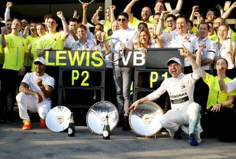 Motorsports: FIA Formula One World Championship WM Weltmeisterschaft 2019, Grand Prix of Australia, 44 Lewis Hamilton (GBR, Mercedes AMG Petronas Motorsport), Esteban Ocon (FRA, Mercedes AMG Petronas Motorsport), 77 Valtteri Bottas (FIN, Mercedes AMG Petronas Motorsport), Melbourne Australia