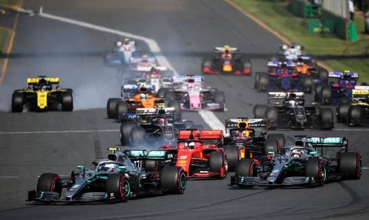 (190317) -- MELBOURNE, March 17, 2019 -- Mercedes driver Valtteri Bottas (front) of Finland competes during the Formula 1 Australian Grand Prix 2019 at the Albert Park in Melbourne, Australia, March 17, 2019. ) (SP)AUSTRALIA-MELBOURNE-F1-GRAND PRIX 2019 BAIxXUEFEI 