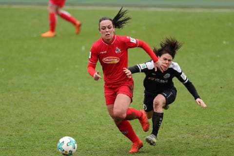 1.FC Köln vs. SV 67 Weinberg Fussball 2. Bundesliga Frauen Franz-Kremer-Stadion von links:Peggy Nietgen (1.FC Köln), Julia Brückner (Weinberg) 17.03.2019
