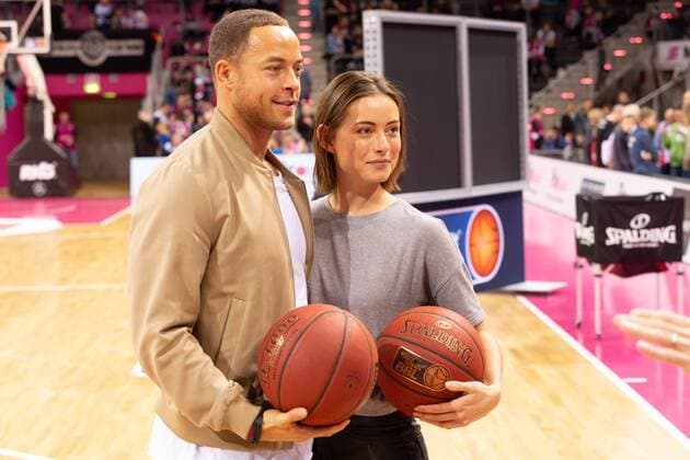 Bonn, Deutschland 17.03.2019, Basketball Bundesliga, BBL, Telekom Baskets Bonn vs. BG Goettingen: Andrej Mangold und Jenny Lange.