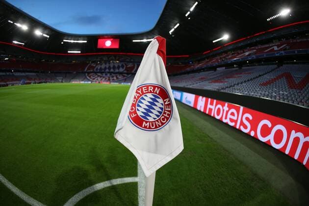 FC Bayern München - FC Liverpool Deutschland, München, 13.03.2019, Fussball, Champions League, Saison 2018 2019, Achtelfinale, Rückspiel, FC Bayern München - FC Liverpool: Übersicht Stadion Feature Eckfahne Fahne Wappen Symbol Allianz Arena,
