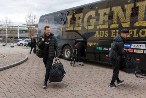 Ankunft im Mannschaftshotel Marc Aurel Spa & Golf Resort. Im Bild: Sören Gonther und Osman Atilgan (rechts). 19.03.2019, Fussball, GER, 2. Bundesliga, 26. Spieltag, Trainingslager Bad Gögging, Marc Aurel Spa & Golf Resort, Trainingslager SG Dynamo Dresden