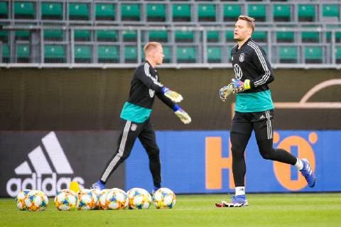v.li. Torhueter Marc-Andre ter Stegen (Deutschland) und Torhueter Manuel Neuer (Deutschland) DFB regulations prohibit any use of photographs as image sequences and or quasi-video. GER, Fussball, Laenderspiel, Abschlusstraining des DFB Team, 19.03.2019 Wolfsburg Copyright: xTomxWellerx xEibner-Pressefotox EP_eer
