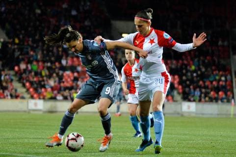 Jovana Damnjanovic (FC Bayern Muenchen) im Zweikampf mit Diana Bartovicova (Slavia Prag) Prag, Tschechien, 20.03.2019, Fussball, Frauenfussball, Slavia Prag - FC Bayern München,