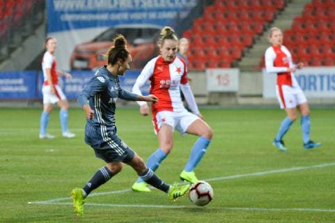 Lina Magull (FC Bayern Muenchen) mit Ball am Fuß Prag, Tschechien, 20.03.2019, Fussball, Frauenfussball, Slavia Prag - FC Bayern München,