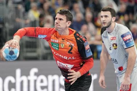 v.li.: Andre Schmid (Andy Schmid, RNL, 2), Romain Lagarde (HBC, 2), Siebenmeter, 7-Meter, Strafwurf, Spielszene, Action, Aktion, Handball, Champions League, Rhein-Neckar Löwen - HBC Nantes,