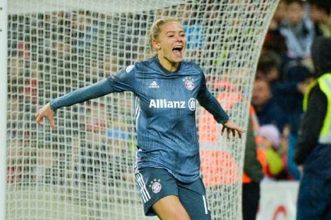 Torjubel von Fridolina Rolfö (FC Bayern Muenchen) nach dem 1:0 für den FC Bayern München Prag, Tschechien, 20.03.2019, Fussball, Frauenfussball, Slavia Prag - FC Bayern München,