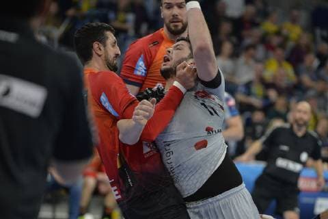 Rhein Neckar Loewen - HBC Nantes 11 von Nantes Tournat gegen Rhein Neckar Loewe Momir Rnic (Nr.20) beim Spiel in der Champions League Achtelfinale, Rhein Neckar Loewen - HBC Nantes. Mannheim. 20.03.19 Handball Achtelfinale Champions League , Mannheim Baden Wuerttemberg Deutschland SAP Arena