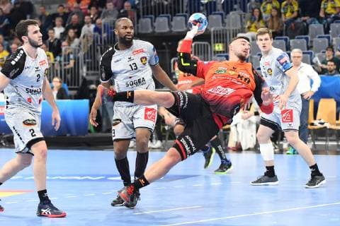 Sport Bilder des Tages Rhein Neckar Loewen - HBC Nantes Rhein Neckar Loewe Jannik Kohlbacher (Nr.80) beim Wurf beim Spiel in der Champions League Achtelfinale, Rhein Neckar Loewen - HBC Nantes. Mannheim. 20.03.19 Handball Achtelfinale Champions League , Mannheim Baden Wuerttemberg Deutschland SAP Arena
