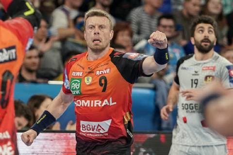 Gudjon Valur Sigurdsson (RNL, 9) ballt die Faust, jubelt über ein Tor, Jubel, Torjubel, Torerfolg, celebrate the goal, goal, celebration, Jubel ueber das Tor, optimistisch, Spielszene, Highlight, Action, Aktion, Handball, Champions League, Rhein-Neckar Löwen - HBC Nantes,