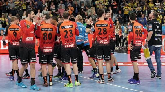 Spieler der Rhein-Neckar-Löwen, verhaltener Jubel nach dem Spielende, es war mehr drin gewesen, Jubel nach dem Schlusspfiff, Sieg, Sieger, Gewinner, jubelt, jubeln, Freude, optimistisch, Highlight, Action, Aktion, Handball, Champions League, Rhein-Neckar Löwen - HBC Nantes,