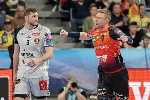v.li.: Florian Delecroix (HBC, 3), Gudjon Valur Sigurdsson (RNL, 9), jubelt über ein Tor, Jubel, Torjubel, Torerfolg, celebrate the goal, goal, celebration, Jubel ueber das Tor, optimistisch, Spielszene, Highlight, Action, Aktion, Handball, Champions League, Rhein-Neckar Löwen - HBC Nantes,