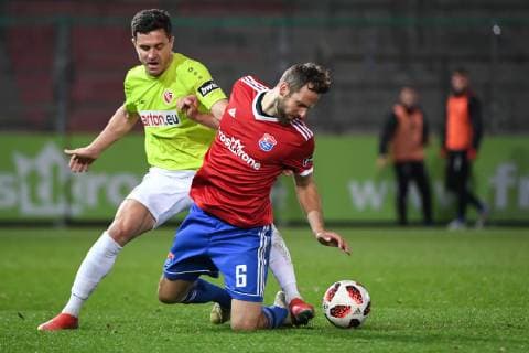 v.li.: Dimitar Rangelov (Energie Cottbus, 38) Marc Endres (Unterhaching, 6) im Zweikampf, Duell, duel, tackle, Dynamik, Action, Aktion, Fussball, 3. Liga, SpVgg Unterhaching - FC Energie Cottbus, DFB REGULATIONS PROHIBIT ANY USE OF PHOTOGRAPHS AS IMAGE SEQUENCES AND OR QUASI-VIDEO.