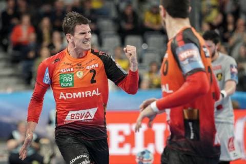 Torschütze Andre Schmid (Andy Schmid, RNL, 2), jubelt über ein Tor, Jubel, Torjubel, Torerfolg, celebrate the goal, goal, celebration, Jubel ueber das Tor, optimistisch, Spielszene, Highlight, Einzelbild, Aktion, Action, Handball, Champions League, Rhein-Neckar Löwen - HBC Nantes,