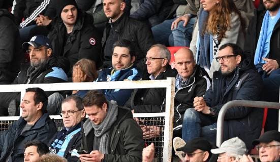 16.03.2019, Fussball 3. Bundesliga 2018 2019, 29. Spieltag, Würzburger Kickers - TSV 1860 München, in der Flyeralarm-Arena Würzburg. Tribüne, Vereinsführung der Löwen mit Robert Reisinger (2.v.re, Präsident 1860) Karl-Christian Bay (re, Stellvertr. Vorsitzender 1860) Hans Sitzberger (Vizepräsident 1860), Anthony Power (li, 1860)