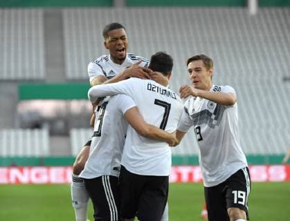 21.03.2019, Fussball U 21 Laenderspiel, Deutschland - Frankreich, Jubel Deutschland, Torschuetze Levin Oeztunali, Levin Öztunali (Deutschland) wird gefeiert DFB REGULATIONS PROHIBIT ANY USE OF PHOTOGRAPHS AS IMAGE SEQUENCES AND OR QUASI-VIDEO.