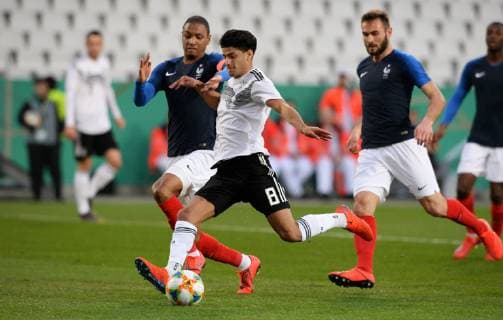 Fussball, Deutschland, Herren, Saison 2018 2019, Stadion Essen, Länderspiel U21 U 21 Deutschland (weiss)- Frankreich (blau); Mahmoud Dahoud (GER), Abdou Diallo (FRA). Aktion UEFA REGULATIONS PROHIBIT ANY USE OF PHOTOGRAPHS AS IMAGE SEQUENCES AND OR QUASI-VIDEO.