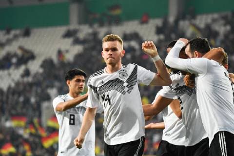 Fußball U 21 Länderspiel Deutschland - Frankreich am 21.03.2019 im Stadion Essen in Essen Torjubel zum 2:0 durch Maximilian Mittelstädt ( Deutschland ) DFB regulations prohibit any use of photographs as image sequences and or quasi-video.