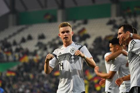 Sport Bilder des Tages Fußball U 21 Länderspiel Deutschland - Frankreich am 21.03.2019 im Stadion Essen in Essen Torjubel zum 2:0 durch Maximilian Mittelstädt ( Deutschland ) DFB regulations prohibit any use of photographs as image sequences and or quasi-video.