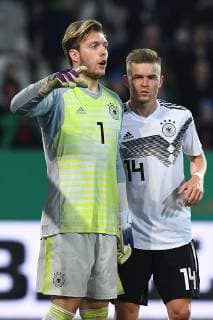 Fußball U 21 Länderspiel Deutschland - Frankreich am 21.03.2019 im Stadion Essen in Essen Florian Müller ( Deutschland ), links - Maximilian Mittelstädt ( Deutschland ), rechts DFB regulations prohibit any use of photographs as image sequences and or quasi-video.