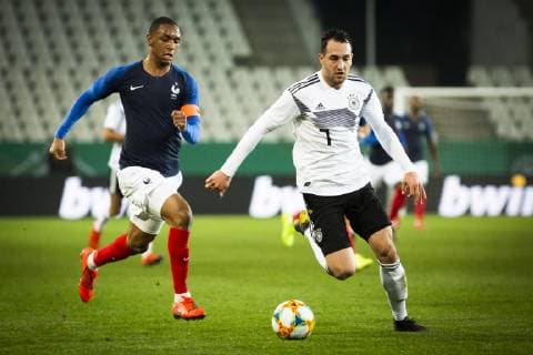 GER, LS DFB U21 U 21 Deutschland vs Frankreich 21.03.2019, Stadion Essen, Essen, GER, LS DFB U21, Deutschland vs Frankreich , DFB REGULATIONS PROHIBIT ANY USE OF PHOTOGRAPHS AS IMAGE SEQUENCES AND OR QUASI-VIDEO im Bild picture shows: Abdou Diallo (Frankreich U21 4) im Duell mit Levin Oeztunali (DFB U21 7),