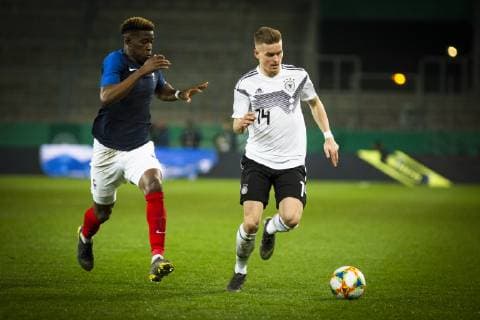 GER, LS DFB U21 U 21 Deutschland vs Frankreich 21.03.2019, Stadion Essen, Essen, GER, LS DFB U21, Deutschland vs Frankreich , DFB REGULATIONS PROHIBIT ANY USE OF PHOTOGRAPHS AS IMAGE SEQUENCES AND OR QUASI-VIDEO im Bild picture shows: Norde Mukiele (Frankreich U21 19) im Duell mit Maximilian Mittelstaedt (DFB U21 14),