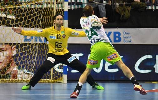 Marcel Schiller (Göppingen), beim Wurf, hinten Silvio Heinevetter (Torwart Füchse), Füchse Berlin - Frisch Auf Göppingen 1. Bundesliga, DKB-Handballbundesliga, 2018 2019 Herren, Männer, Maenner, Handball, Deutschland, Germany, Max-Schmeling-Halle Berlin, 21.3.2019