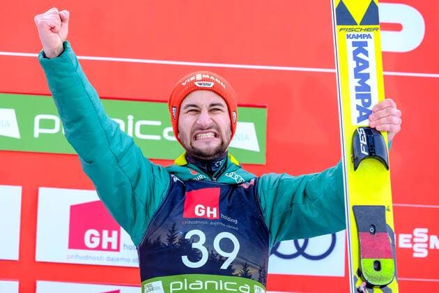 Sport Themen der Woche KW12 Sport Bilder des Tages FIS Skisprung Weltcup 2019. 35th World Cup Competition in Planica Slowenien. Markus Eisenbichler (GER) am 22.03.2019. FIS Ski jumping Skispringen Ski nordisch World Cup *** FIS Ski Jumping World Cup 2019 35th World Cup Competition in Planica Slovenia Markus Eisenbichler GER on 22 03 2019 FIS Ski Jumping World Cup