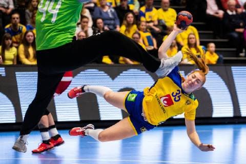 190322 Sveriges Sofia Hvenfelt under en landskamp i handboll mellan Sverige och Ryssland den 22 mars 2019 i Eskilstuna. Copyright: ANDREASxLxERIKSSON BB190322AE006