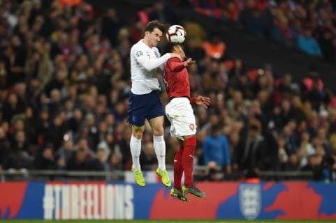 Sport Bilder des Tages England v Czech Republic UEFA EURO EM Europameisterschaft Fussball 2020 Qualifiers Ben Chilwell of England challenges in the air with Theodor Gebre Selassie of Czech Republic during the UEFA Euro 2020 Qualifiers match at Wembley Stadium, London Content Not Available For UK Newspapers Copyright: xMartynxHaworthx FIL-13025-0018