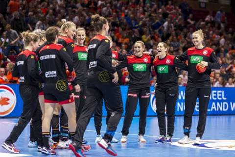 Handball, Frauen: Testspiel, Niederlande - Deutschland die Mannschaft von Deutschland vor dem Spiel Groningen MartiniPlaza Arena Niederlande