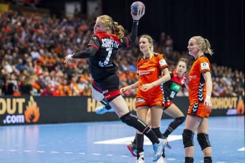 Handball, Frauen: Testspiel, Niederlande - Deutschland Meike Schmelzer (Deutschland Thueringer HC) Groningen MartiniPlaza Arena Niederlande
