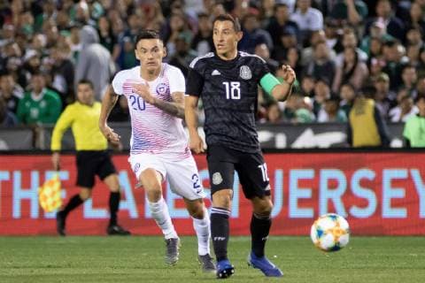 Charles Aranguiz (L) of Chile in action against Mexican Andras Guardado (R) during an International Friendly Länderspiel match between Mexico and Chile at SDCCU Stadium in San Diego, California, USA, 22 March 2019. EFE Alejandro Gutierrez Mora Mexico vs Chile !ACHTUNG: NUR REDAKTIONELLE NUTZUNG!  Copyright: xAlejandroxGutiérrezxMorax AME437 20190323-636889195855354119