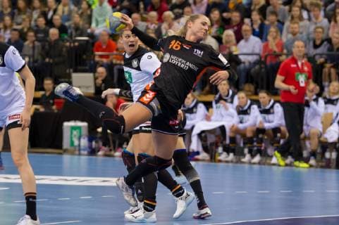 Dionne Visser (Niederlande, Nederland, 16) beim Wurf, Spielszene, Aktion, Action, Handball, Länderspiel Frauen, Deutschland - Niederlande,
