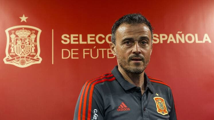 Madrid, Spain, 22.03.2019, Training der spanischen Fussballnationalmannschaft, Head coach Luis Enrique (Spain) looks on ( DeFodi523