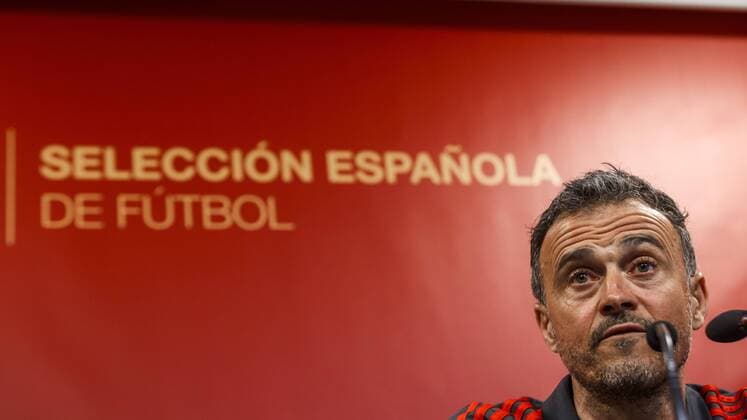 Madrid, Spain, 22.03.2019, Training der spanischen Fussballnationalmannschaft, Head coach Luis Enrique (Spain) looks on ( DeFodi523