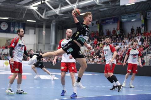 Paul Skorupa (HC Rhein Vikings 14) vorbei an Markus Fuchs (ASV Hamm-Westfalen 6)(hinten) , ASV Hamm-Westfalen vs HC Rhein Vikings, Handball, 2. Bundesliga, 23.03.2019, ASV Hamm-Westfalen vs HC Rhein Vikings, Handball, 2. Bundesliga, 23.03.2019 Hamm Copyright: xEibner Jan_Strohdiekx EP_JSK