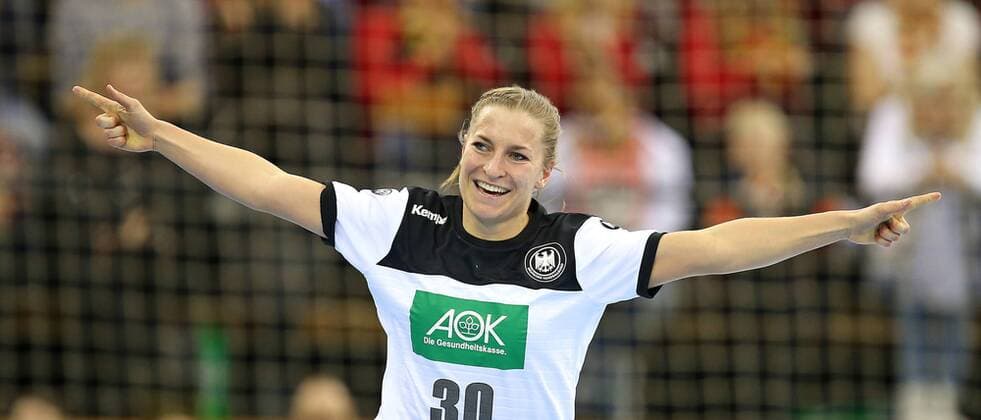 23.03.2019, Handball Frauen, Länderspiel, Deutschland - Niederlande, in der EWE Arena Oldenburg. Jenny Behrend (Deutschland) jubelt