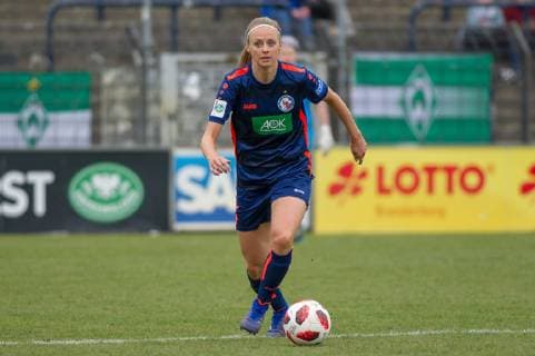 v.li.: Amanda Ilestedt (1. FFC Turbine Potsdam, 14) am Ball, Aktion, Action, DIE DFB-RICHTLINIEN UNTERSAGEN JEGLICHE NUTZUNG VON FOTOS ALS SEQUENZBILDER UND ODER VIDEOA?HNLICHE FOTOSTRECKEN. DFB REGULATIONS PROHIBIT ANY USE OF PHOTOGRAPHS AS IMAGE SEQUENCES AND OR QUASI-VIDEO., Fussball, Allianz Frauen-Bundesliga, 1. FFC Turbine Potsdam - SV Werder Bremen,