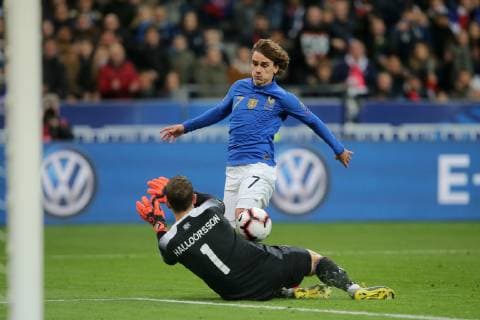 Saint-Denis, France 25.03.2019, UEFA Europameisterschaft Qualifikation, Gruppe H, 2. Spieltag, Frankreich - Island, Antoine Griezmann (FRA) mit dem Torschuss zum 4:0 ( DeFodi541