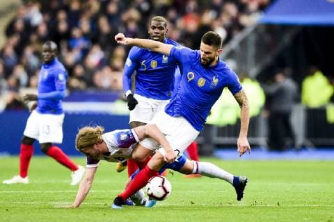 Olivier Giroud (France) vs Birkir Bjarnason (Islande) FOOTBALL : France vs Islande - Eliminatoires Euro 2020 - Paris - 25 03 2019 JBAutissier Panoramic 