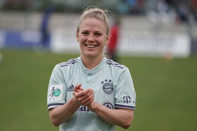 Leonie Maier (FCB, 20), Einzelbild, Aktion, Action, Jubel nach dem Schlusspfiff, Sieg, Sieger, Gewinner, jubelt, jubeln, Freude, optimistisch, Highlight, Porträt, Portrait, Fussball, Allianz Frauen-Bundesliga, 1. FFC Frankfurt - FC Bayern München, DFB REGULATIONS PROHIBIT ANY USE OF PHOTOGRAPHS AS IMAGE SEQUENCES AND OR QUASI-VIDEO.